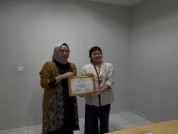 Penyerahan Kenang-kenangan